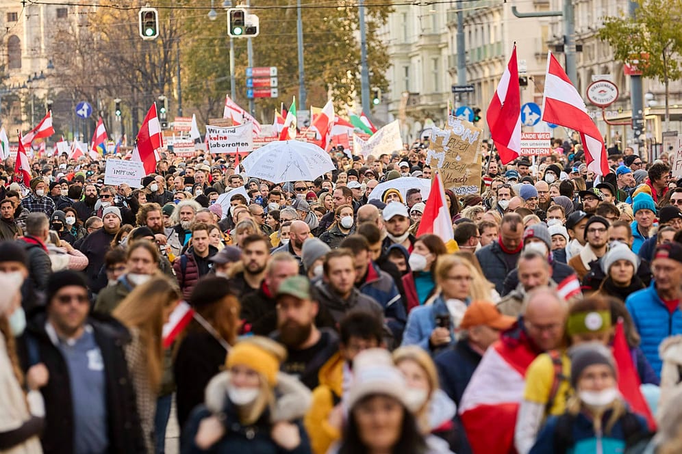 Proteste in Österreich: Ab Februar gilt in dem Land eine generelle Impfpflicht.