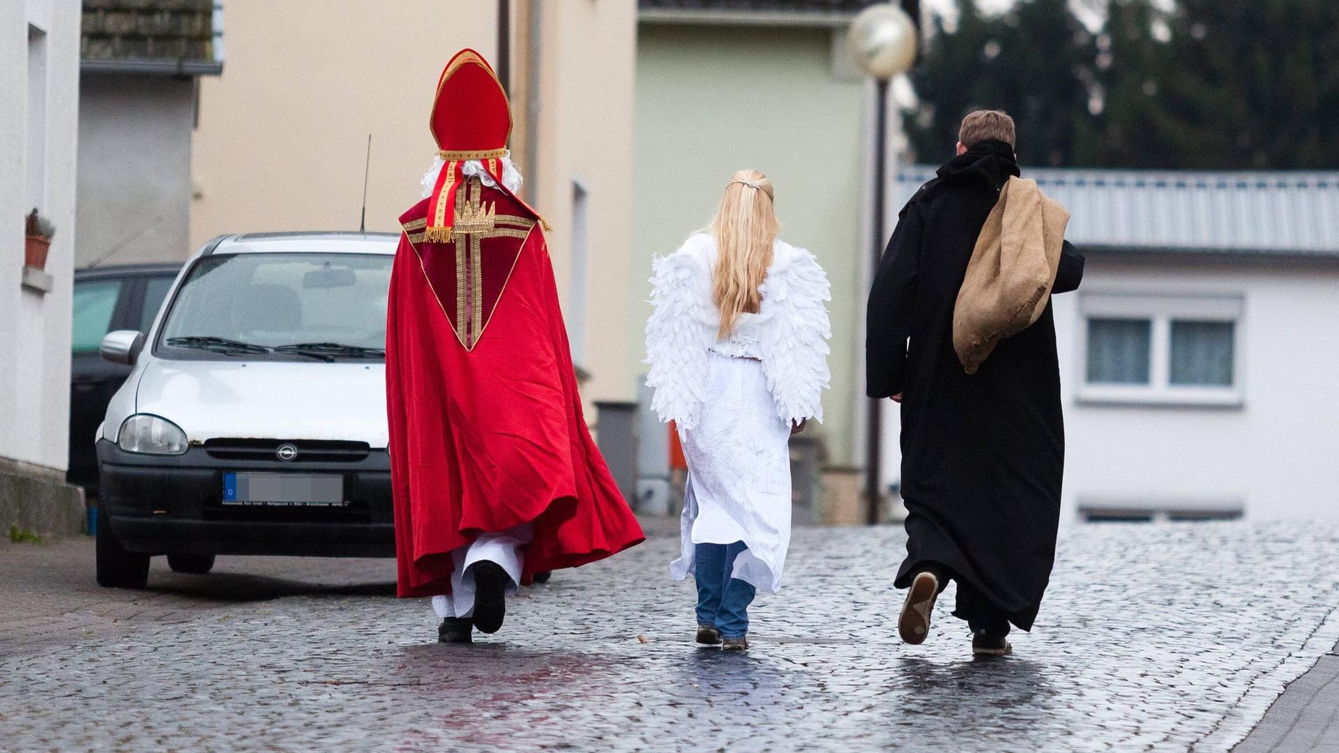 Knecht Ruprecht: Er ist der Gehilfe vom Nikolaus.