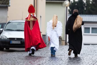 Knecht Ruprecht: Er ist der Gehilfe vom Nikolaus.