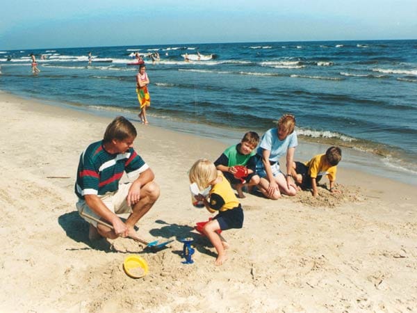 Sandbuddler am Strand von Borkum (