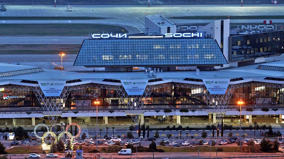 Auch beim Flughafen wurde kräftig investiert und neue Terminals extra für Olympia neu gebaut.