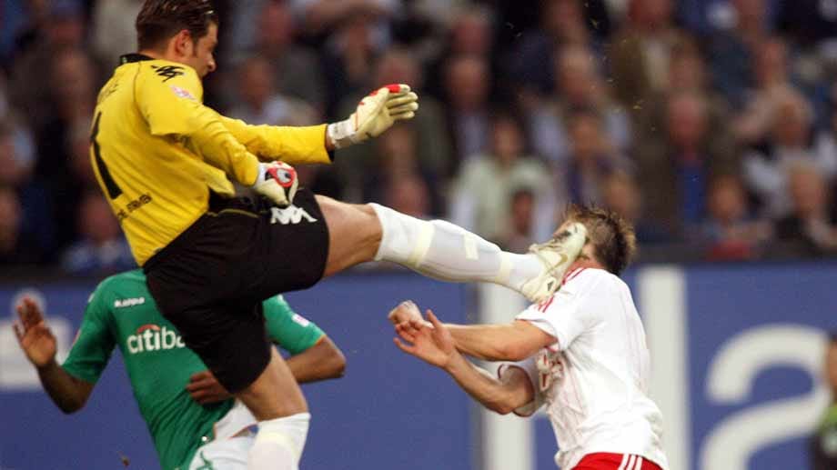 "Ich treffe zuerst den Ball und er läuft dann in mich rein." Wohl alle anderen Zuschauer der Partie HSV-Werder sahen die Szene am 7. Mai 2008 mit Ivica Olic ein wenig anders als der Keeper selbst. Der Spitzname "Kung-Fu-Wiese" war geboren.