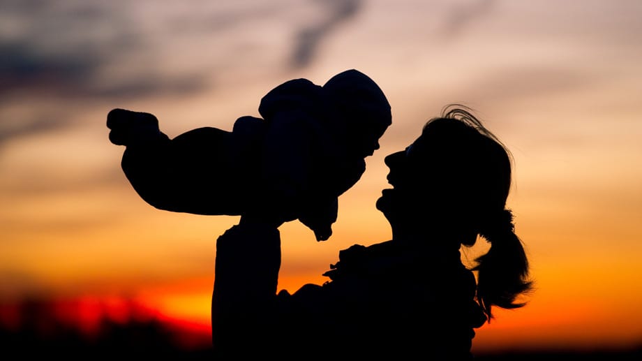 Gut jedes fünfte Baby hat bei seiner Geburt eine Mutter, die mindestens 35 Jahre alt ist.