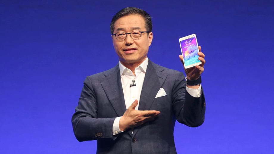Samsung-Chef DJ Lee zeigt das neue Phablet Galaxy Note 4.