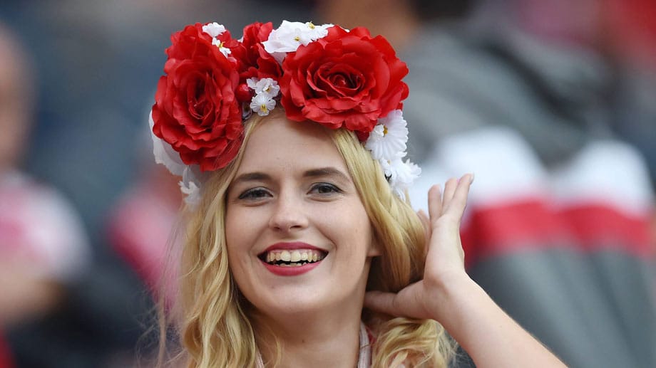 Die Stimmung vor dem EM-Qualifikationsspiel zwischen Deutschland und Polen ist fantastisch. Die Fans beider Seiten freuen sich auf die erwartete spannende Partie der beiden Gruppenersten.