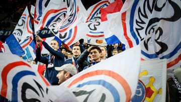 Gute Stimmung vor dem Anpfiff im Stade de France in Paris. Die französischen Fans freuen sich auf die Revanche gegen die DFB-Elf - bei der WM 2014 scheiterte die Équipe Tricolore im Viertelfinale an Deutschland.