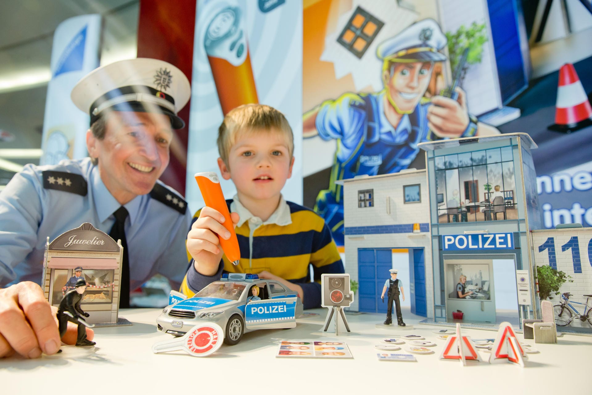 Spielwarenmesse 2016: "tiptoi Spielwelt Polizei"