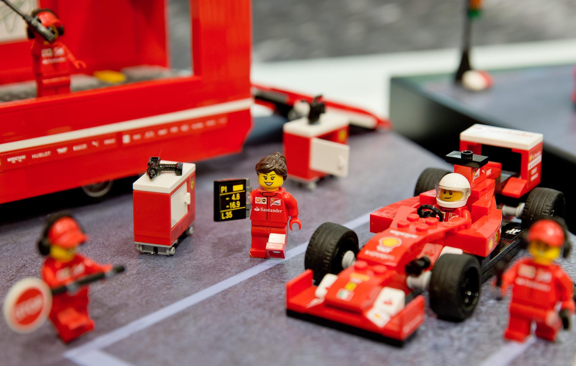 Spielwarenmesse 2016: Ferrari Formel-1-Team von Lego