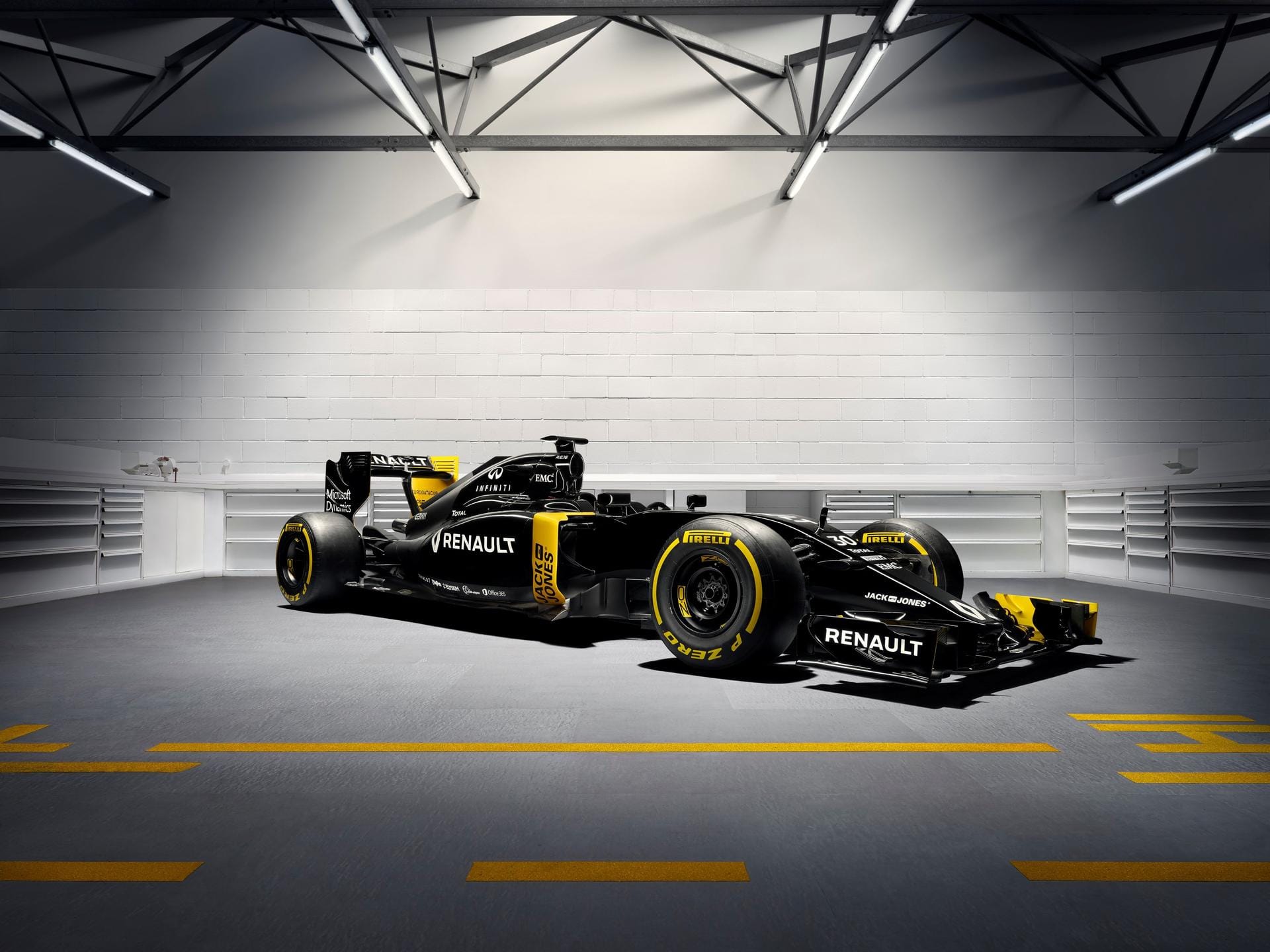 Schwarzes Geschoss: Das neue Renault-Team hat seinen Renner auf den Namen RS16 getauft.