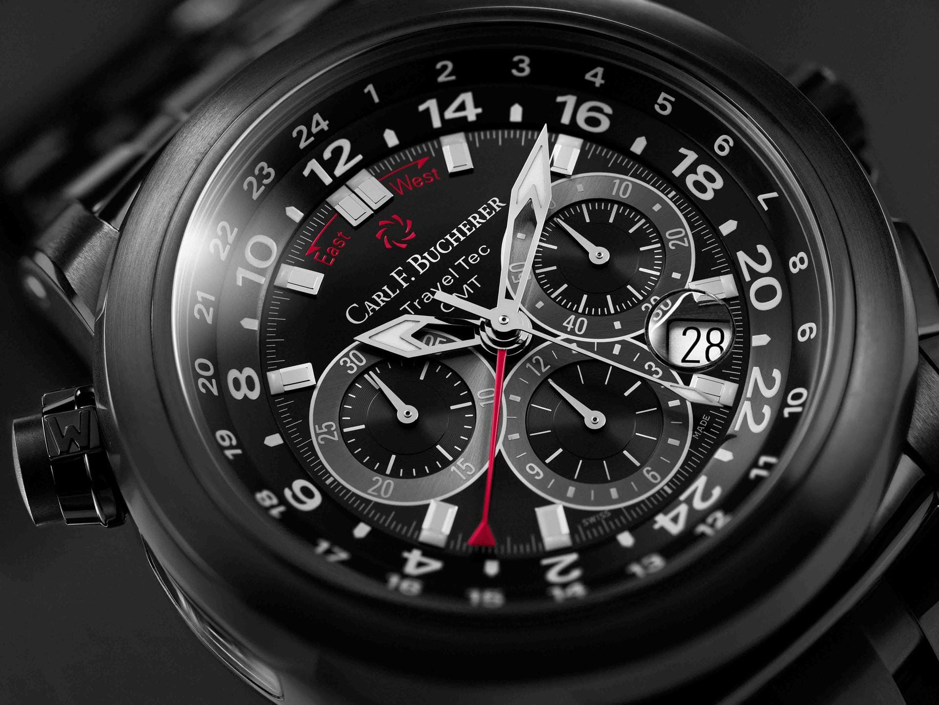 Carl F. Bucherer zeigt die Patravi TravelTec. Drei Zeitzonen vereint die Uhr.Die Uhr ist komplett in Schwarz gehalten und setzt auf die DLC-Beschichtung (diamond-like-carbon) von Edelstahlgehäuse und -armband.