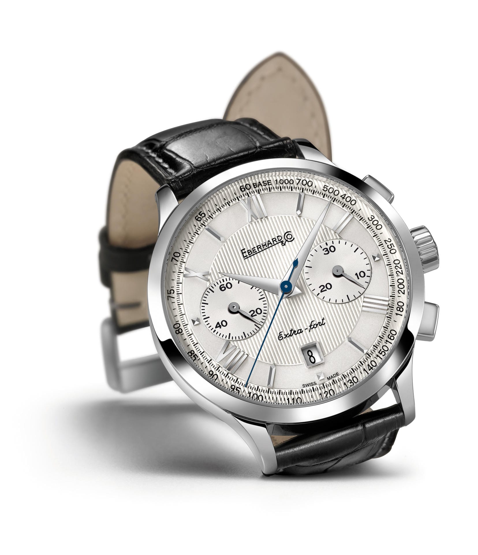 Auf der Baselworld präsentiert Eberhard & Co. die “Grande Taille”-Version des Modells Extra-fort in einem eleganten neuen Look. Die Extra-fort gehört zu den charakteristischsten Modellen des Schweizer Uhrenherstellers. Vier neue Ziffernblattvarianten soll es geben,
