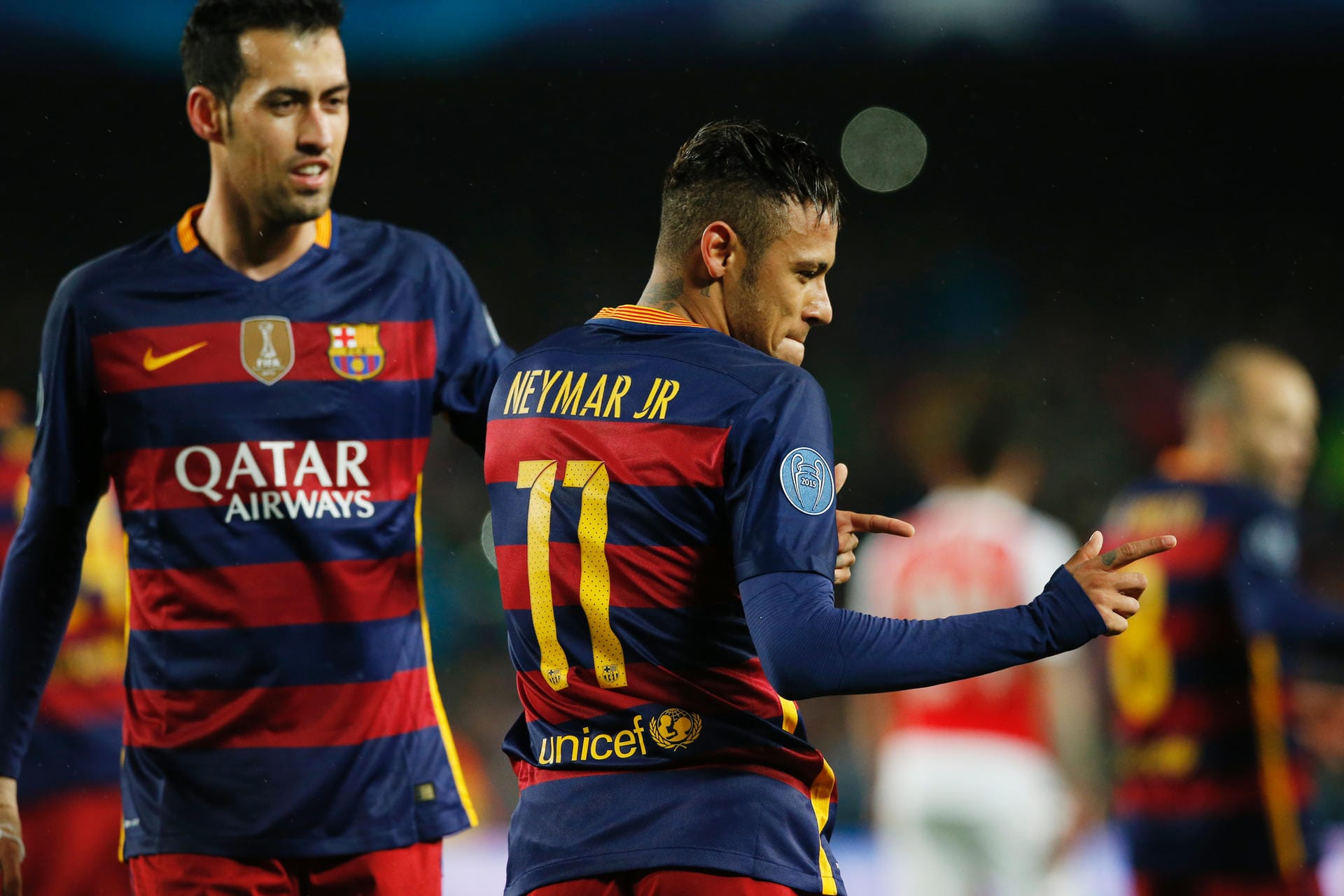 Der Grund: Brasiliens Superstar Neymar macht das 1:0 für die Katalanen.