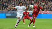 Das Spiel ist kaum angepfiffen, da führen die Bayern schon: Arturo Vidal (re.) nickt nach Flanke von Juan Bernat ein.