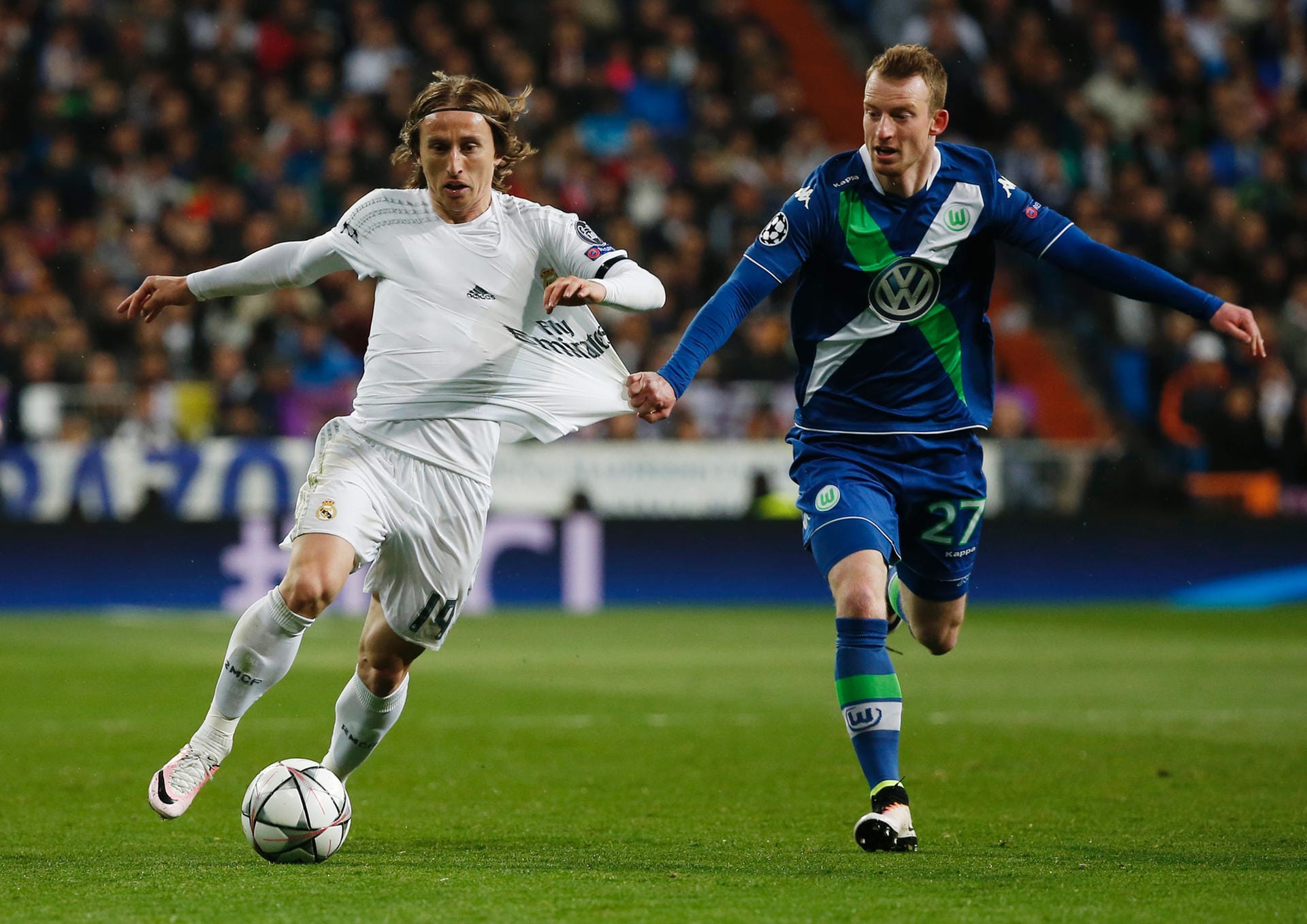 Kaum zu stoppen: Luka Modric und Real Madrid legten gegen den VfL Wolfsburg mit Vollgas los. Maximilian Arnold und Co. kommen kaum hinterher.
