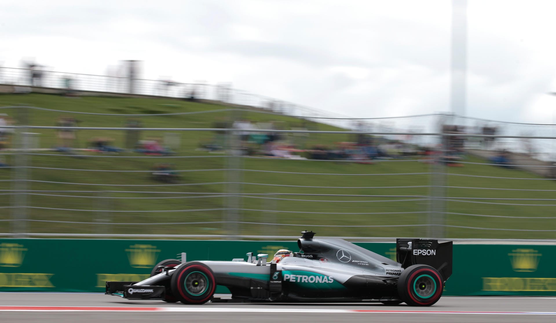 ...dann Lewis Hamilton: Die Mercedes-Piloten dominierten das freie Training wieder einmal fast nach Belieben.