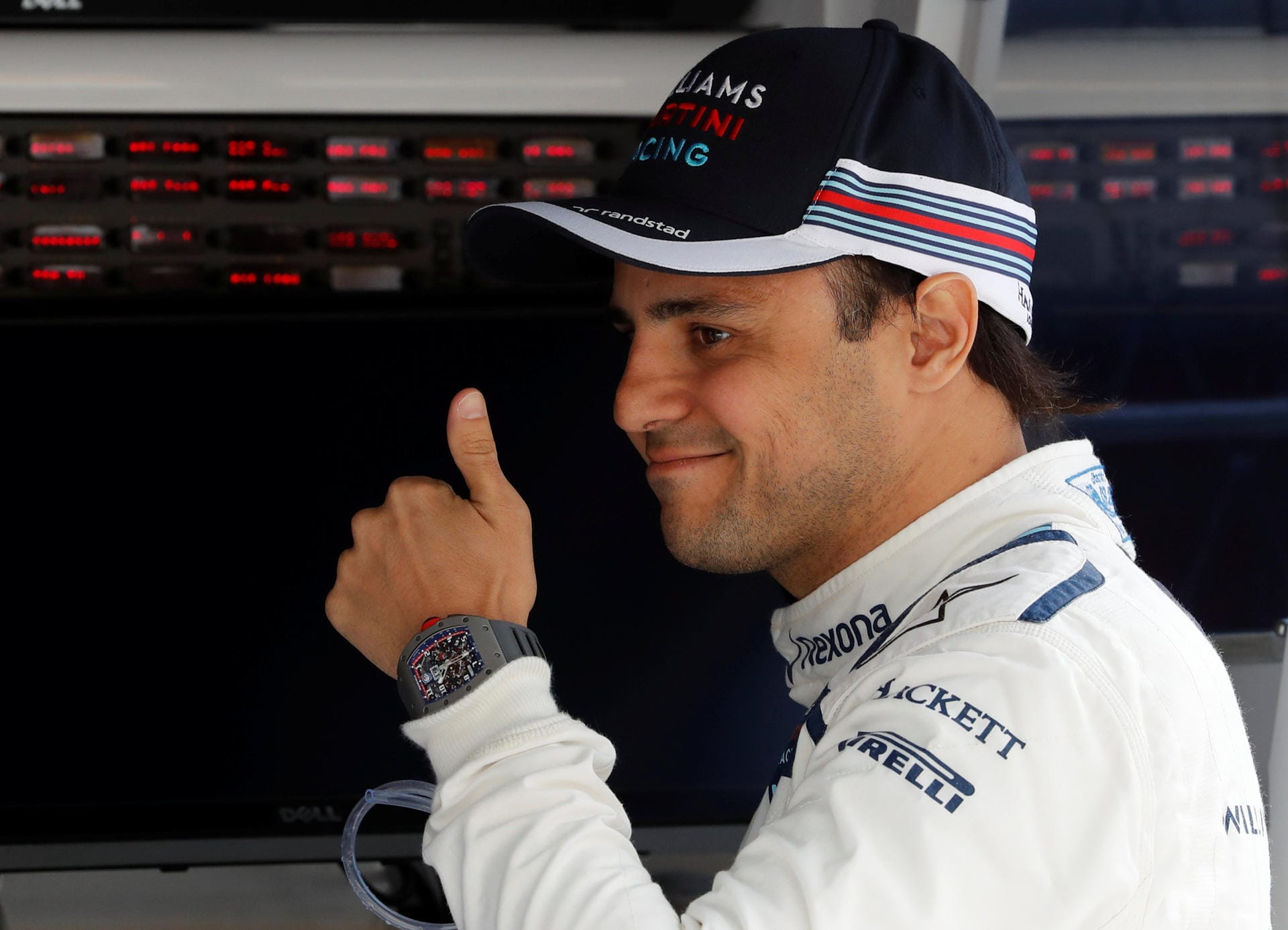 Daumen hoch: Williams-Pilot Felipe Massa freut sich über seinen vierten Platz im ersten Training.