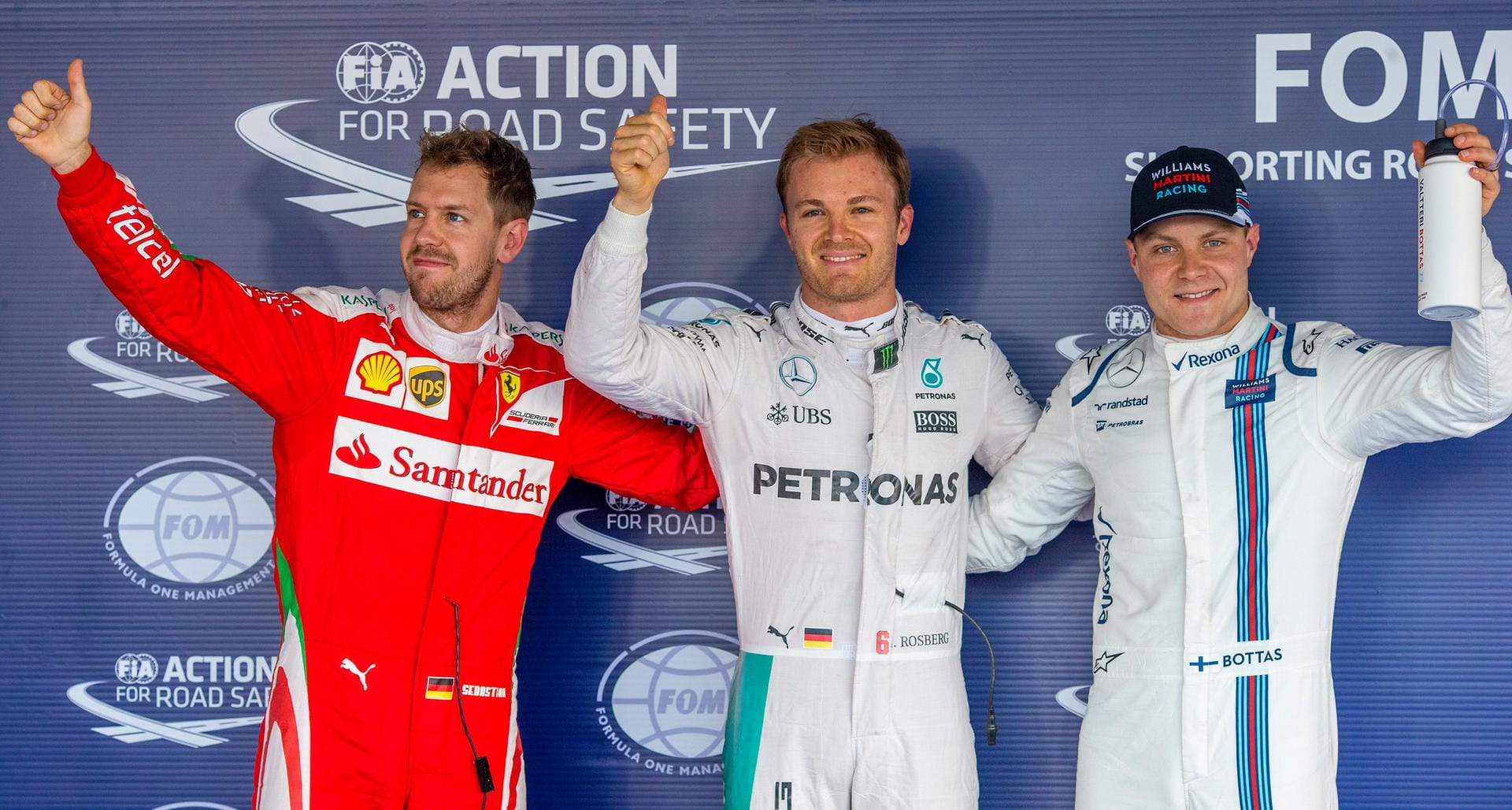 Strahlemänner nach dem Qualifying: Polesetter Nico Rosberg (Mitte), Sebastian Vettel (links, Platz zwei) und Valtteri Bottas (rechts, Rang drei)