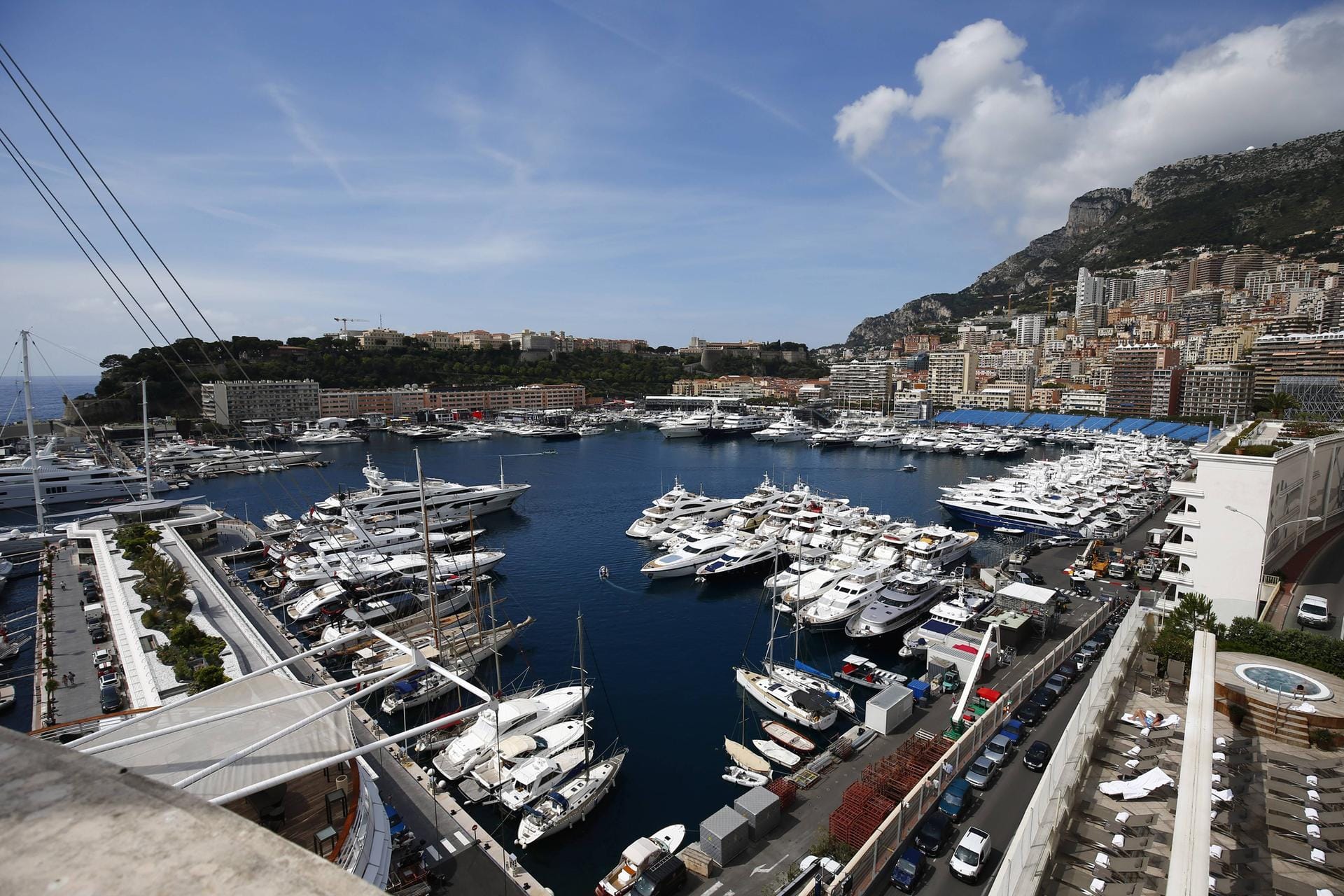 Blick auf den Hafen von Monaco: Die Reichen und Schönen haben sich mit ihren Yachten zum Glamour-Rennen einquartiert.