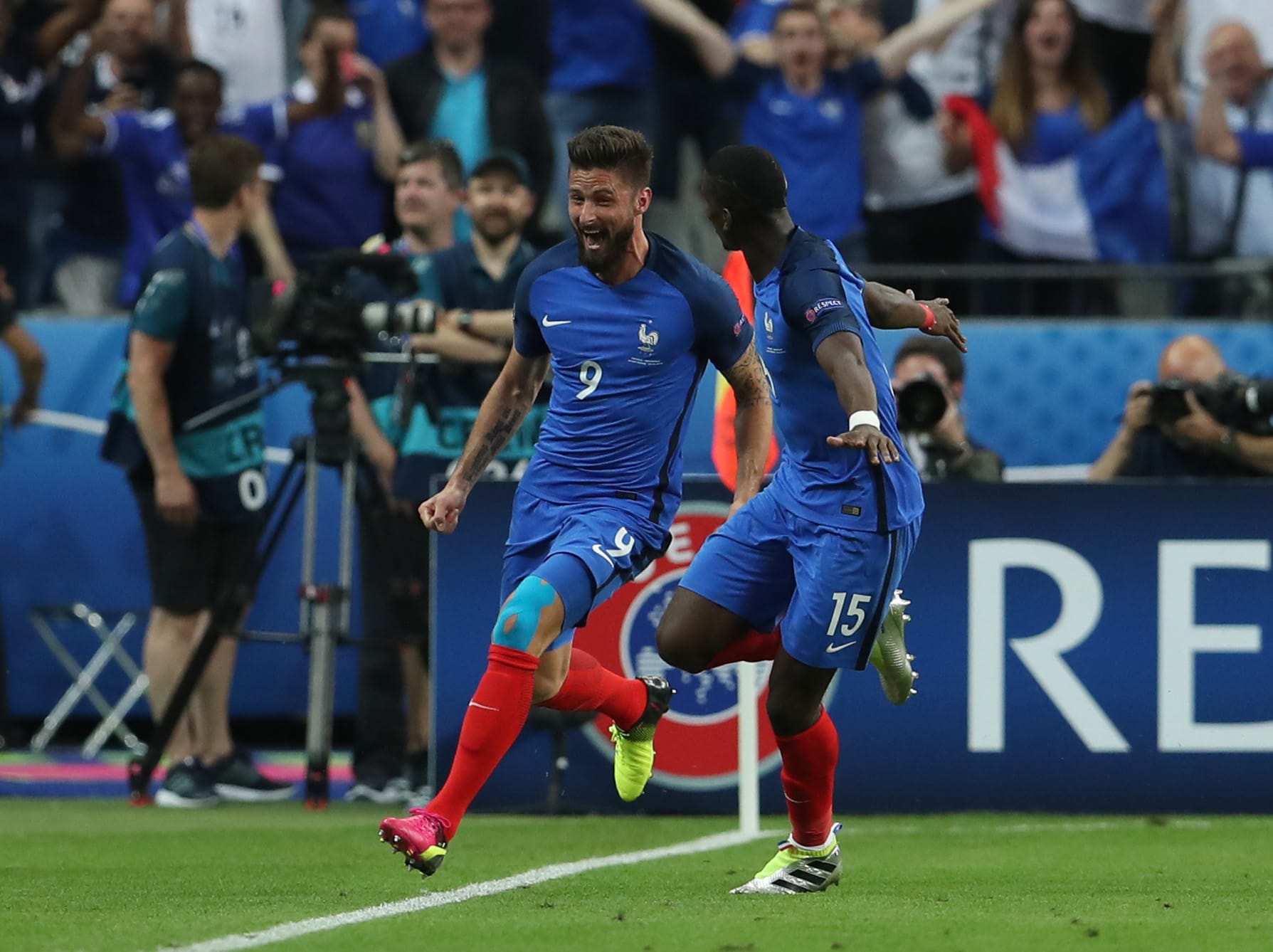 Ein Tor für eine Nation: Giroud feiert und mit ihm ganz Fußball-Frankreich.
