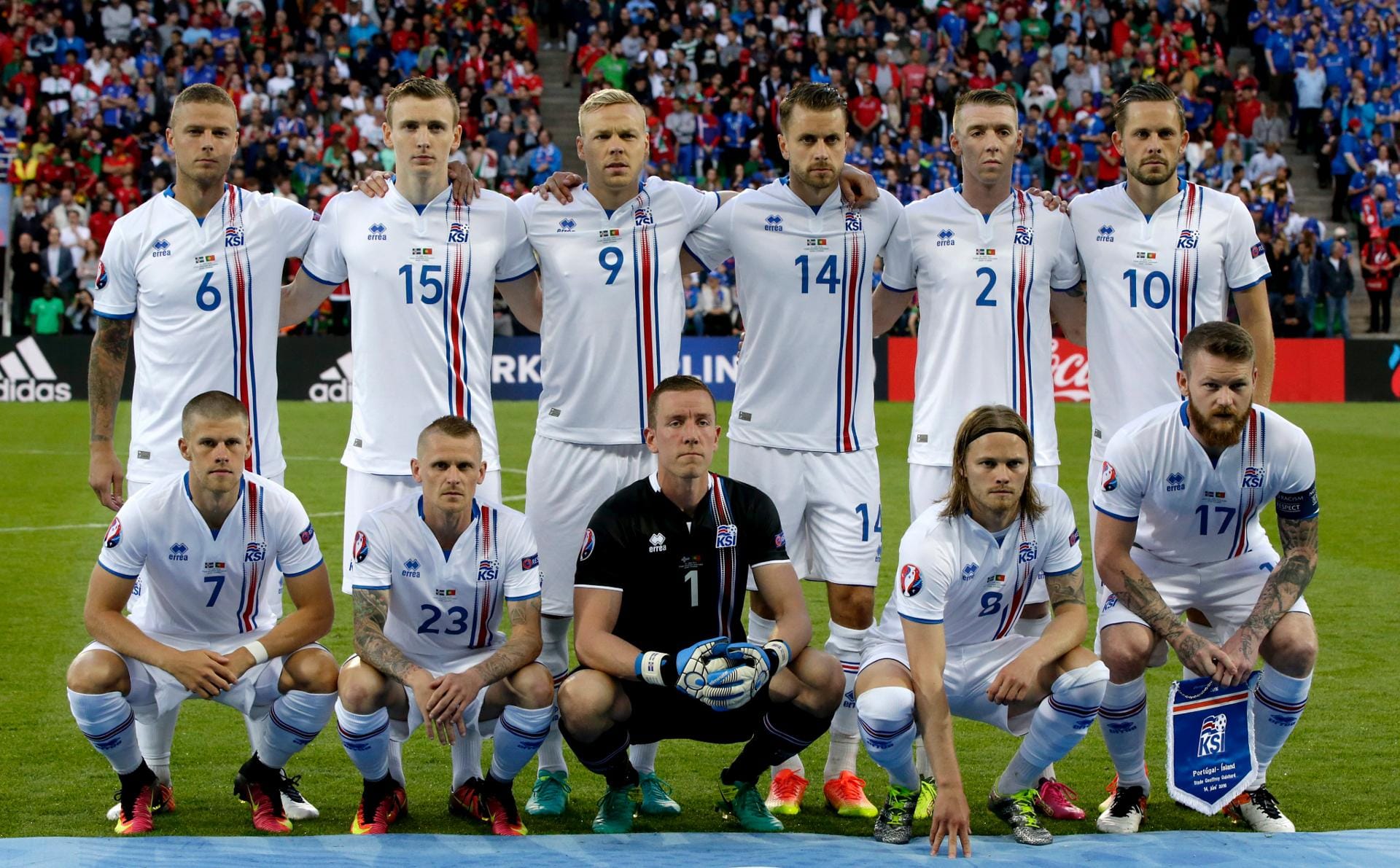 Indes steht Auftaktgegner Island vor seiner EM-Premiere. Der Inselstaat ist die kleinste Nation, die sich je für eine Europameisterschaft qualifiziert hat.