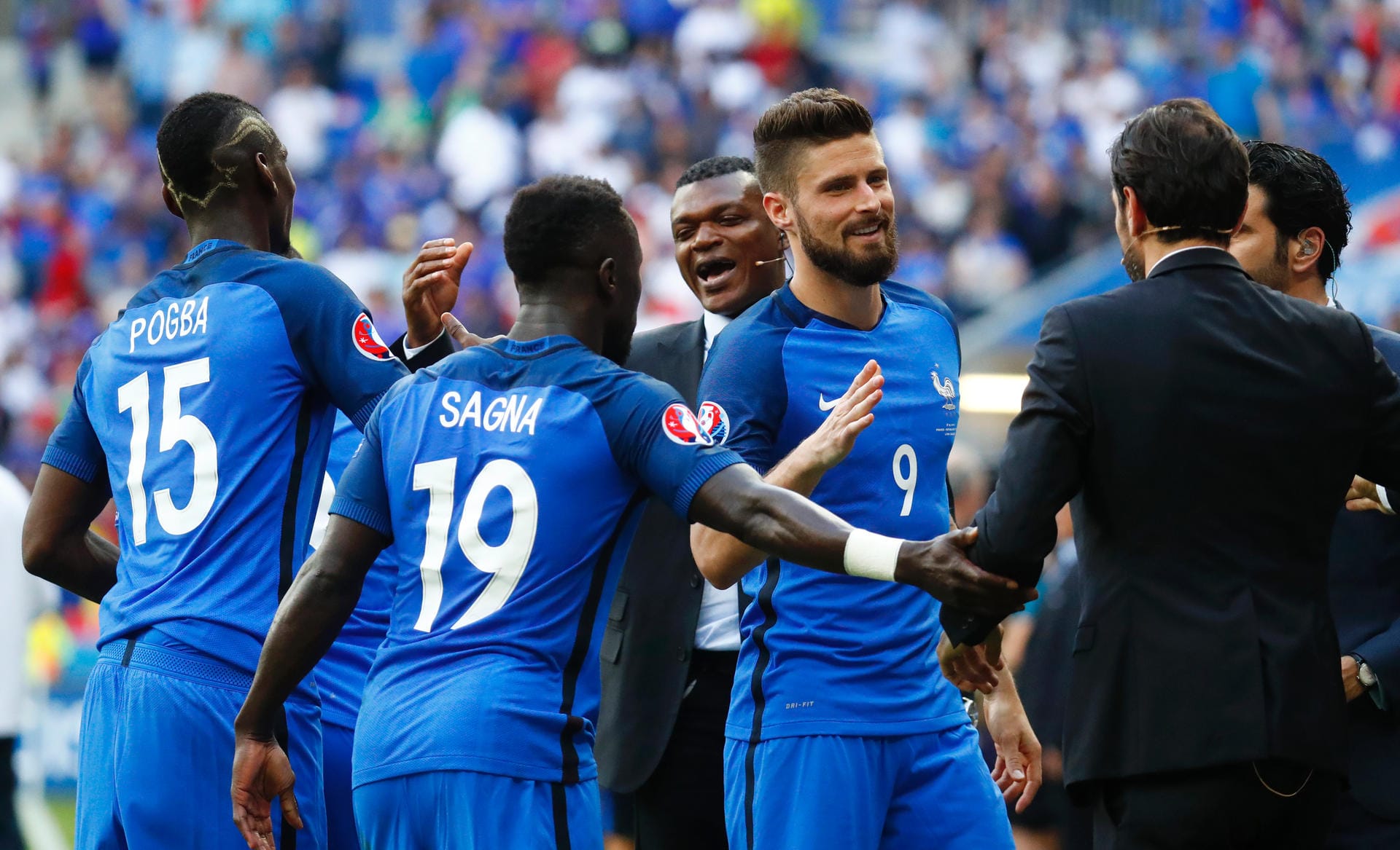 Frankreich ist im Viertelfinale, erleichterter Jubel bei den EM-Gastgebern.