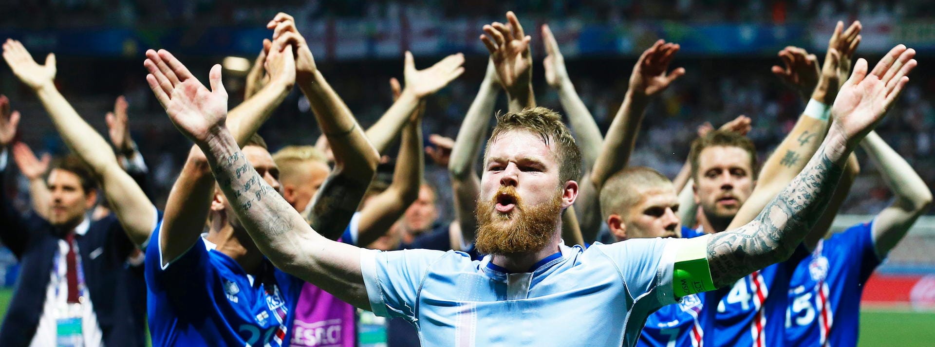 Die Isländer feiern den Einzug ins EM-Viertelfinale auf ihre Art.