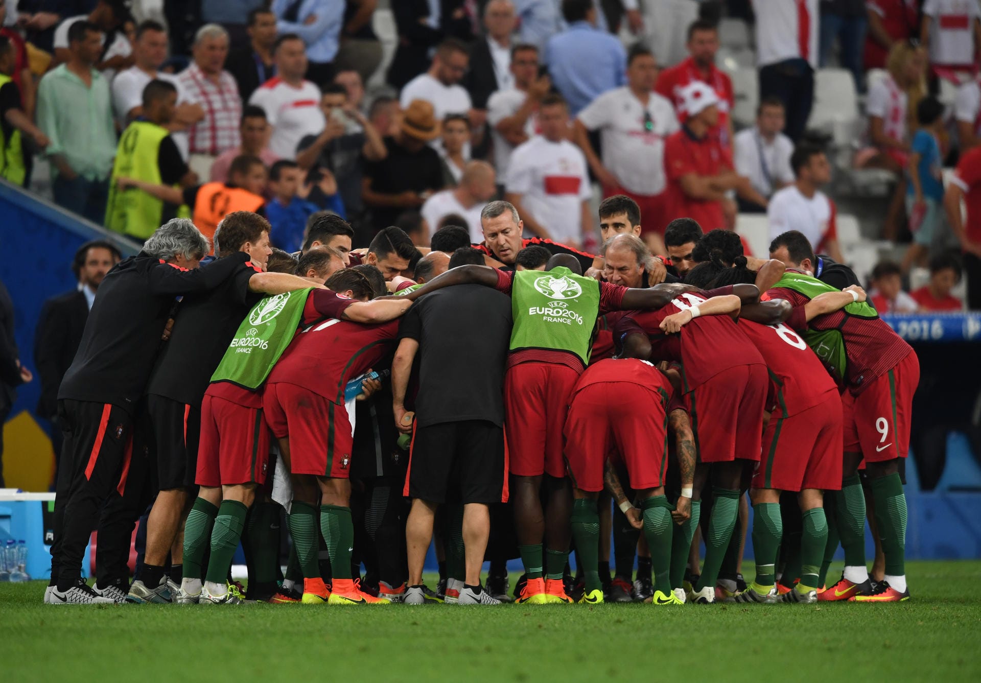 Das portugiesische Team schwört sich auf die Verlängerung ein.