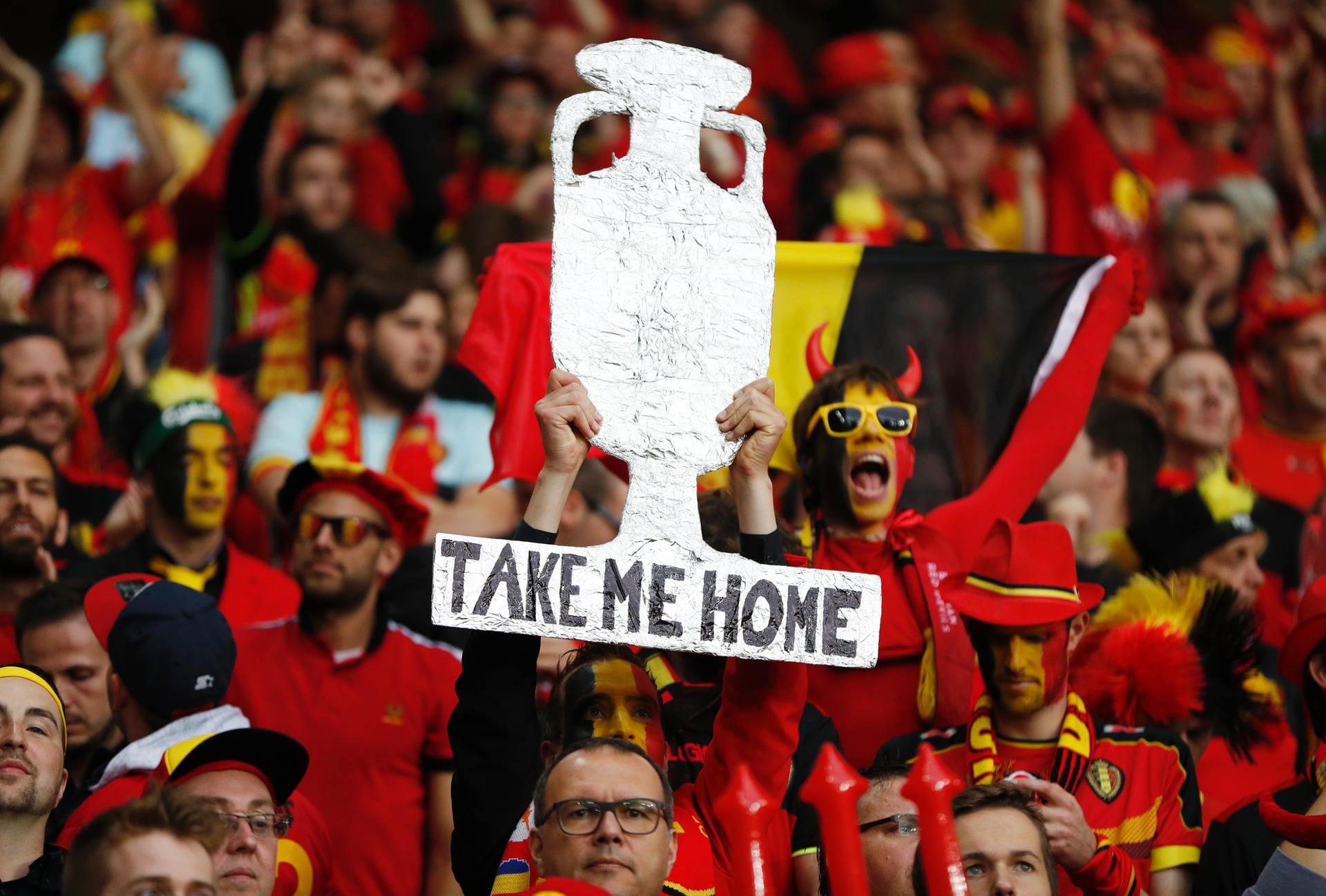Vor der Partie gegen Wales haben die belgischen Fans eine klare Vorstellung vom Ausgang der EM: ihre Elf soll den Titel holen.