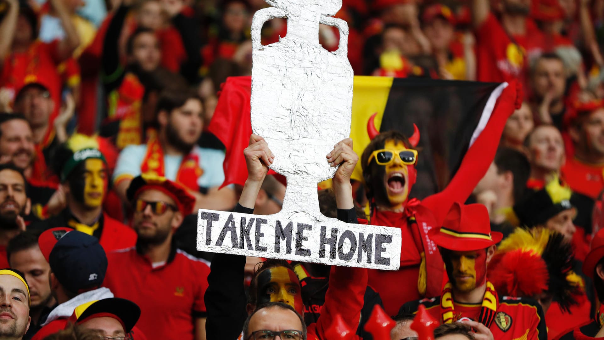 Vor der Partie gegen Wales haben die belgischen Fans eine klare Vorstellung vom Ausgang der EM: ihre Elf soll den Titel holen.