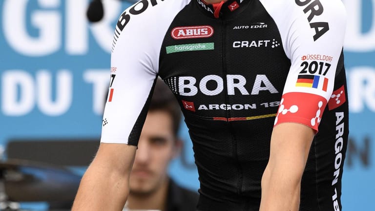 Auf zur zweiten Runde: Nach seiner Premiere 2015 ist Emanuel Buchmann erneut bei der Tour de France am Start. Mit einem dritten Rang auf der 11. Etappe im vergangenen Jahr ließ der 23-Jährige aus dem Bora-Team aufhorchen. Nur zur gerne würde der bergfeste deutsche Meister des Vorjahres wieder derart von sich Reden machen.