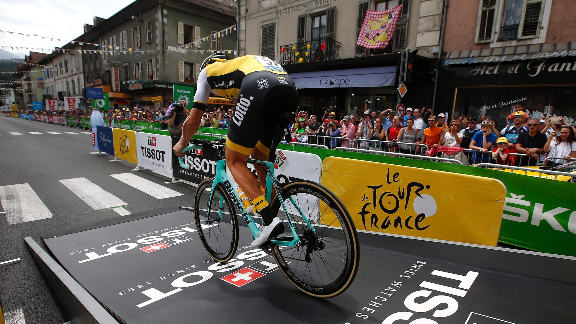 Los geht es: Auch Sep Vanmarcke rollte in Sallanches von der Startrampe. Auf dem Weg zum Ziel der 18. Tour-Etappe waren 17 beschwerliche Kilometer zu bewälrigen. Schließllich stand ein Bergzeitfahren nach Megève auf dem Programm.