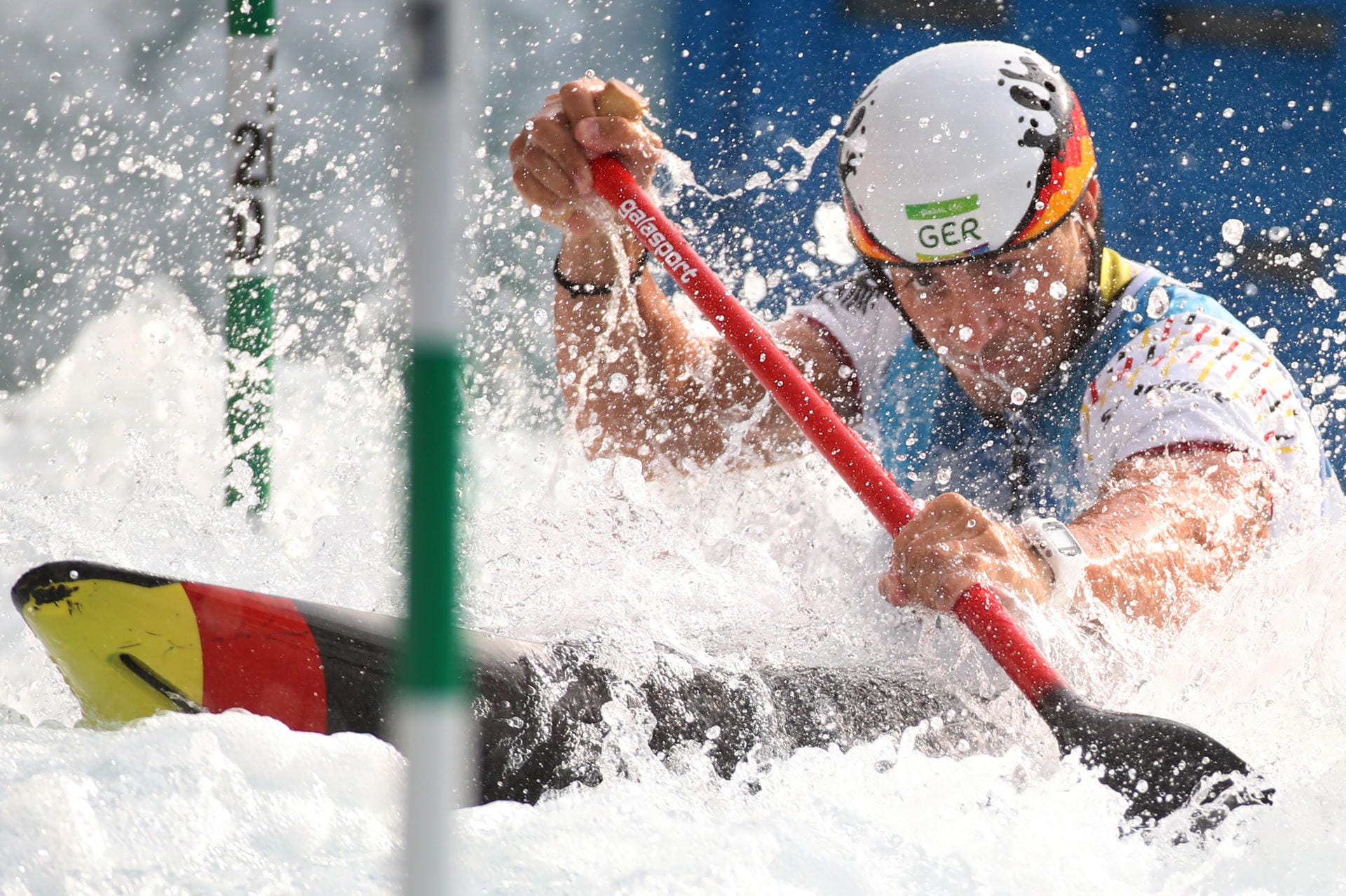 Wasserspiele: Der deutsche Kanute Sideris Tasiadis kämpfte beim Slalom gegen die Elemente. Wasserspiele: Der deutsche Kanute Sideris Tasiadis kämpfte beim Slalom gegen die Elemente.