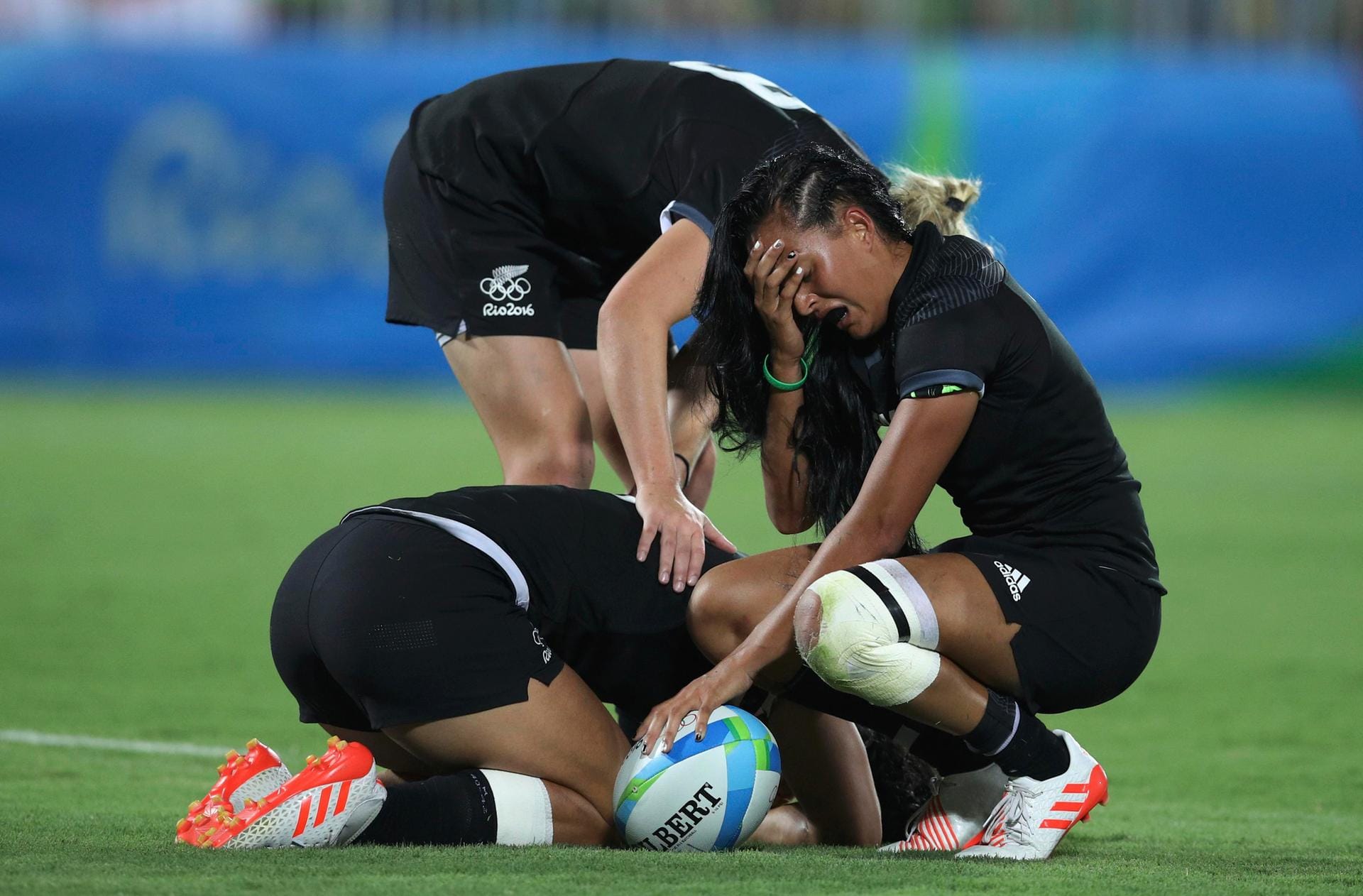 So sehen Verlierer aus: Die Neuseeländerinnen Portia Woodman, Kelly Brazier und Tyla Nathan-Wong erlebten im Rugby-Finale eine herbe Enttäuschung