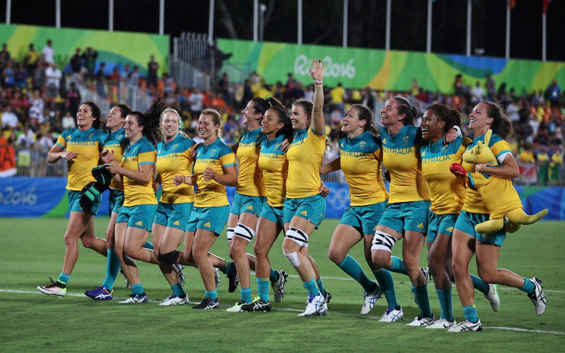 So sehen Sieger aus: Mit 24:17 setzte sich Australien im Rugby-Finale der Frauen durch. Es war das erste Olympia-Gold im Rugby seit 92 Jahren.