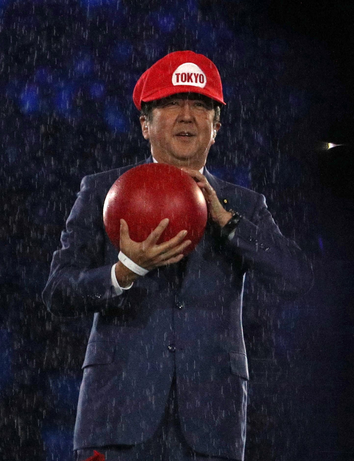 Vorgeschmack auf Olympia 2020 in Tokio: Japans Premierminister zeigte sich im Kostüm von "Super Mario".
