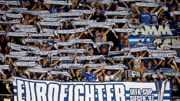 Zum Start in die Europa League erinnern die Schalker Fans an den letzten internationalen Triumph der Knappen und beschwören den Zauber der damaligen "Eurofighter".