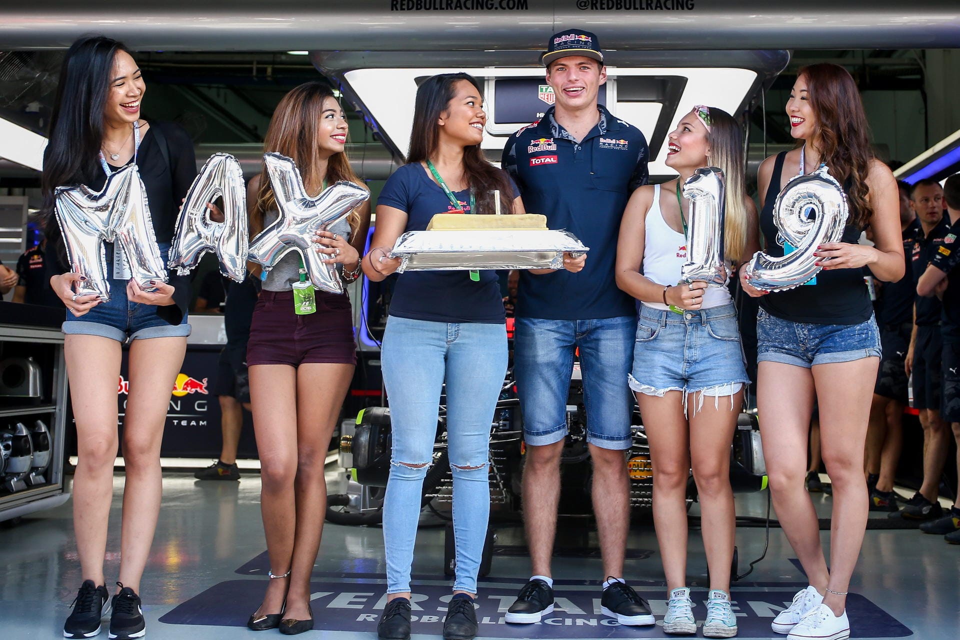 Happy Birthday, Max! Red-Bull-Youngster Verstappen feiert in Malaysia seinen 19. Geburtstag.