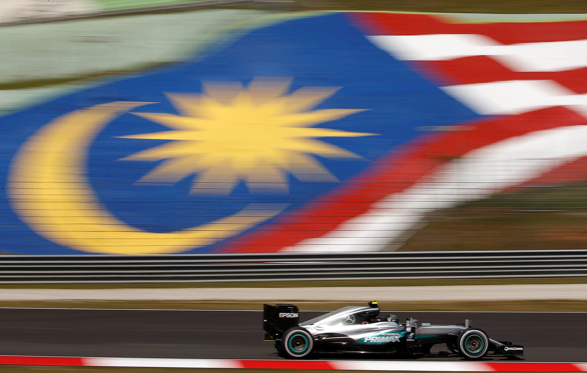 Mercedes-Pilot Nico Rosberg während des Trainings in Sepang.