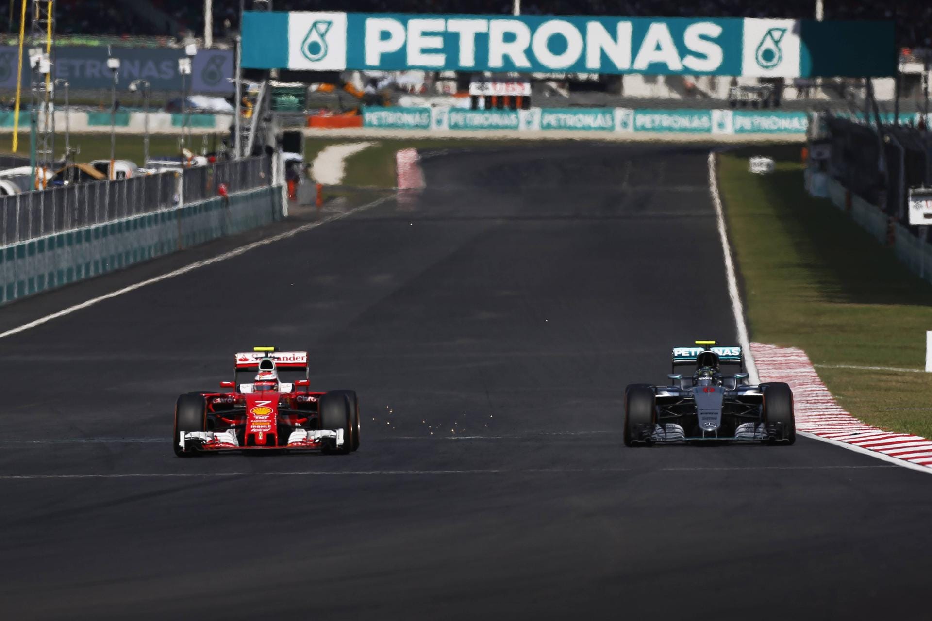 WM-Leader Rosberg beendet das 16. von 21 Saisonrennen auf Platz drei und baut seinen Vorsprung auf Teamkollege Hamilton somit auf 23 Punkte aus.