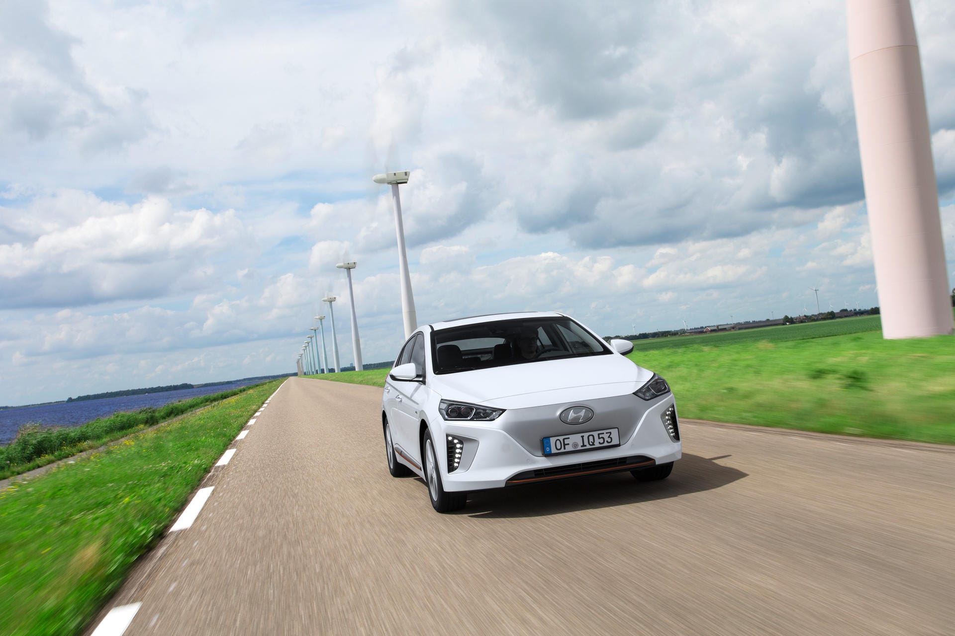 Hyundai bringt den Ioniq im kommenden Jahr auch als Elektro- und Plug-in-Variante.