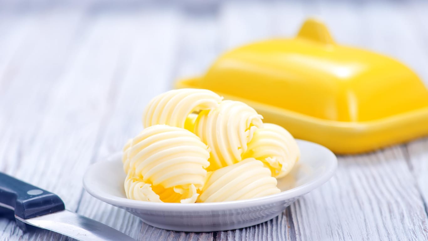 Butter oder Margarine: Ein Streichfett kommt bei fast jedem aufs Brot.
