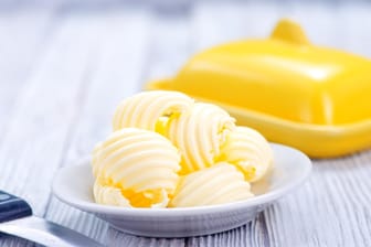 Butter oder Margarine: Ein Streichfett kommt bei fast jedem aufs Brot.