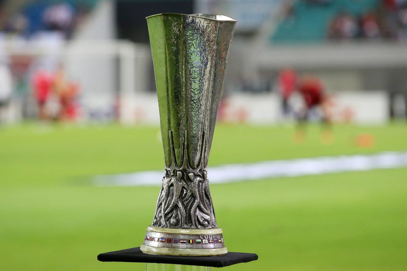 Wer holt den Europa-League-Pokal? Heute (13 Uhr) findet die Auslosung der Playoffs statt.