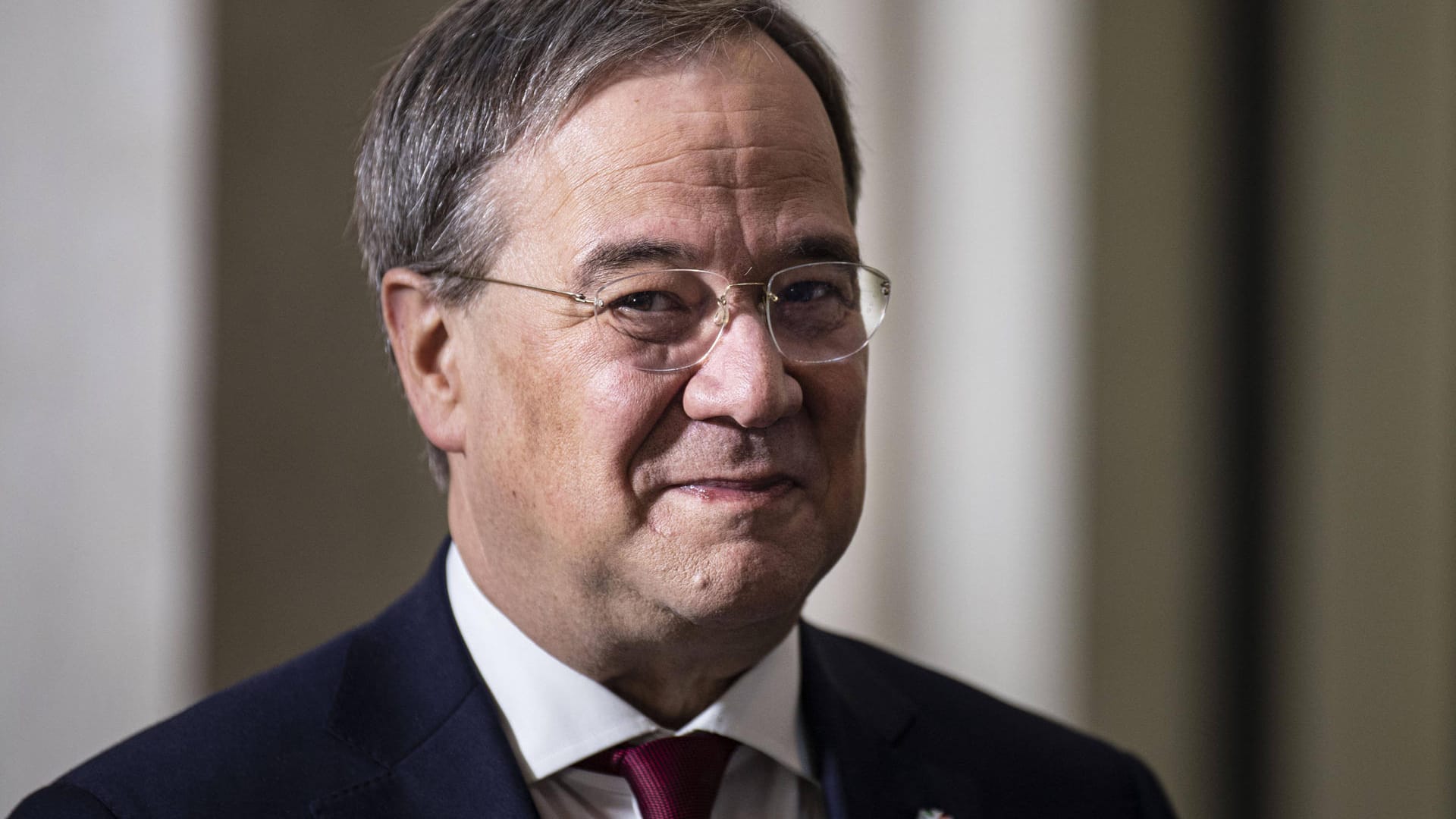 Armin Laschet war Ministerpräsident in Nordrhein-Westfalen, CDU-Vorsitzender und in der Bundestagswahl auch Spitzenkandidat der Union. Nun hat er sowohl sein Amt als Landeschef als auch den Parteivorsitz abgegeben und agiert als Bundestagsabgeordneter. Der Werdegang des Aacheners in Bildern.