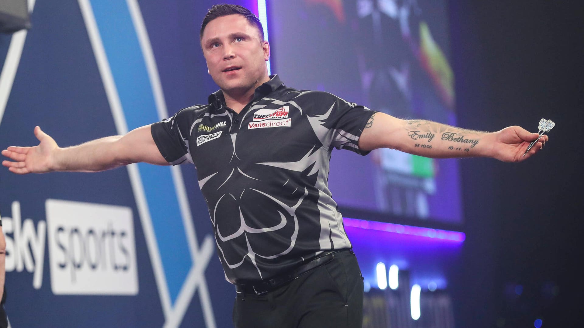 Gerwyn Price: Der Waliser überraschte die Konkurrenz und gewann 2021 seinen ersten Darts-Titel. Mit einem klaren 7:3 besiegte Price den Schotten Gary Anderson.