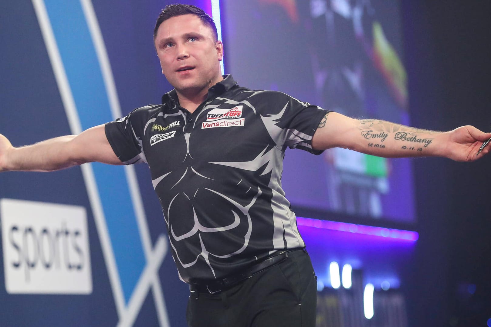 Gerwyn Price: Der Waliser überraschte die Konkurrenz und gewann 2021 seinen ersten Darts-Titel. Mit einem klaren 7:3 besiegte Price den Schotten Gary Anderson.