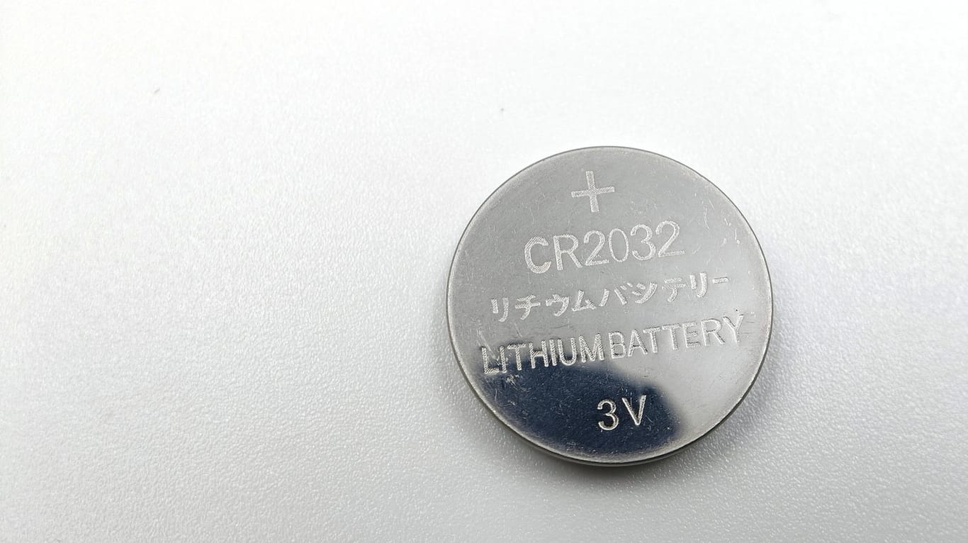 Knopfzelle: Die Zahlen auf der Batterie wirken oft kryptisch.