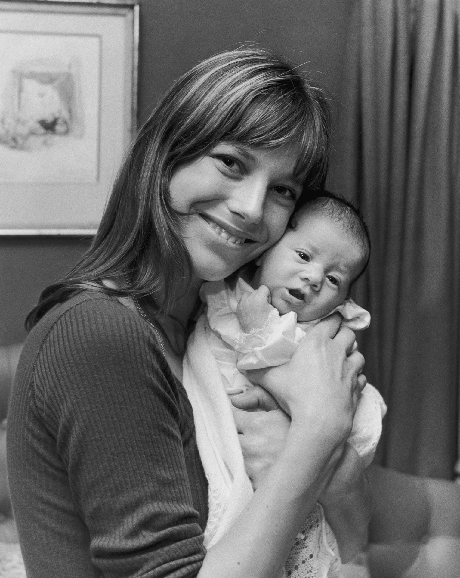 Jane Birkin mit ihrer 1971 geborenen Tochter Charlotte Gainsbourg: Sie ist heute wie ihre Mutter Schauspielerin und Sängerin.