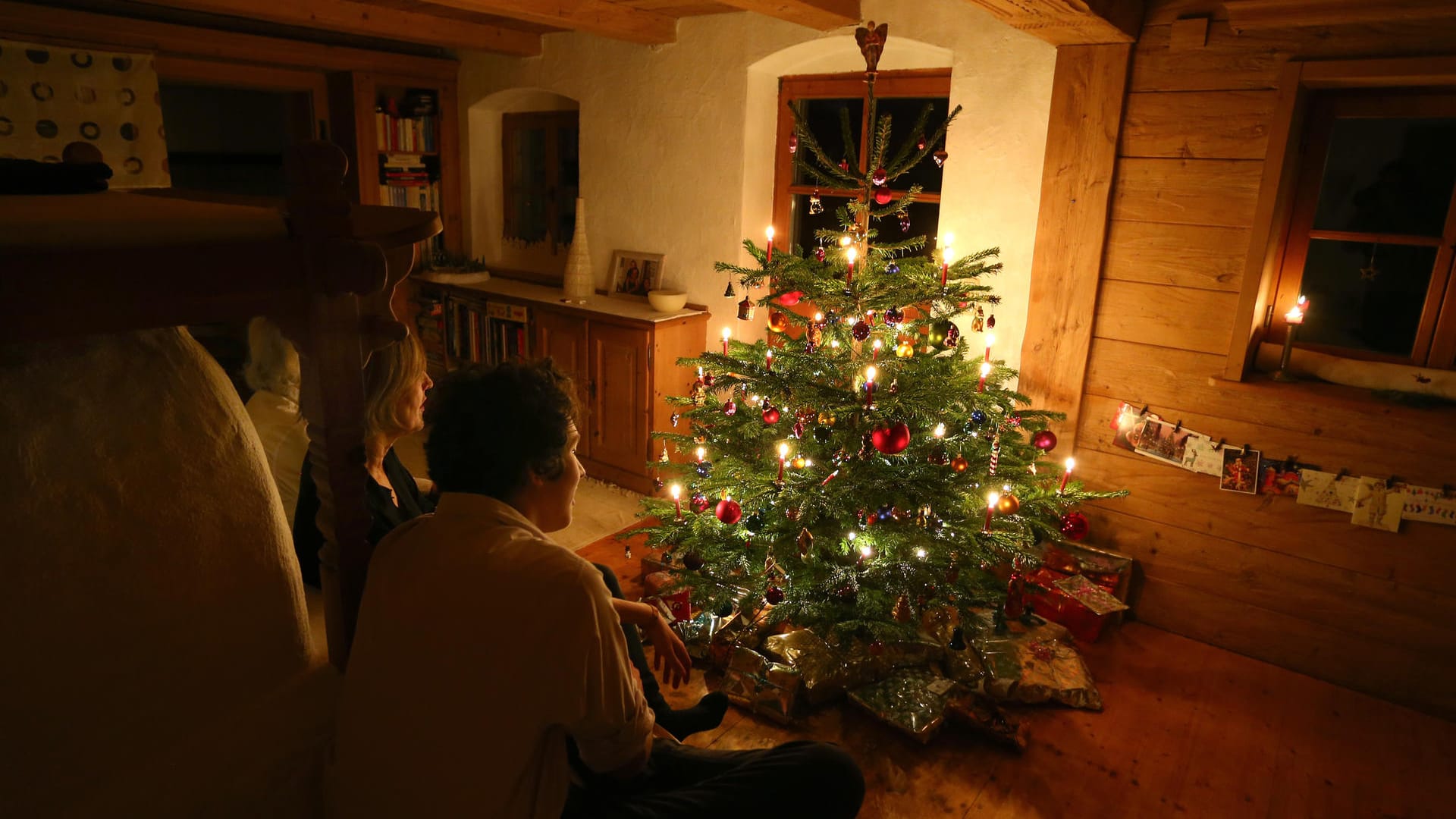 Weihnachten: Falls die Situation entgleitet, hilft es, mit völlig unpassenden Fragen das Thema zu wechseln.