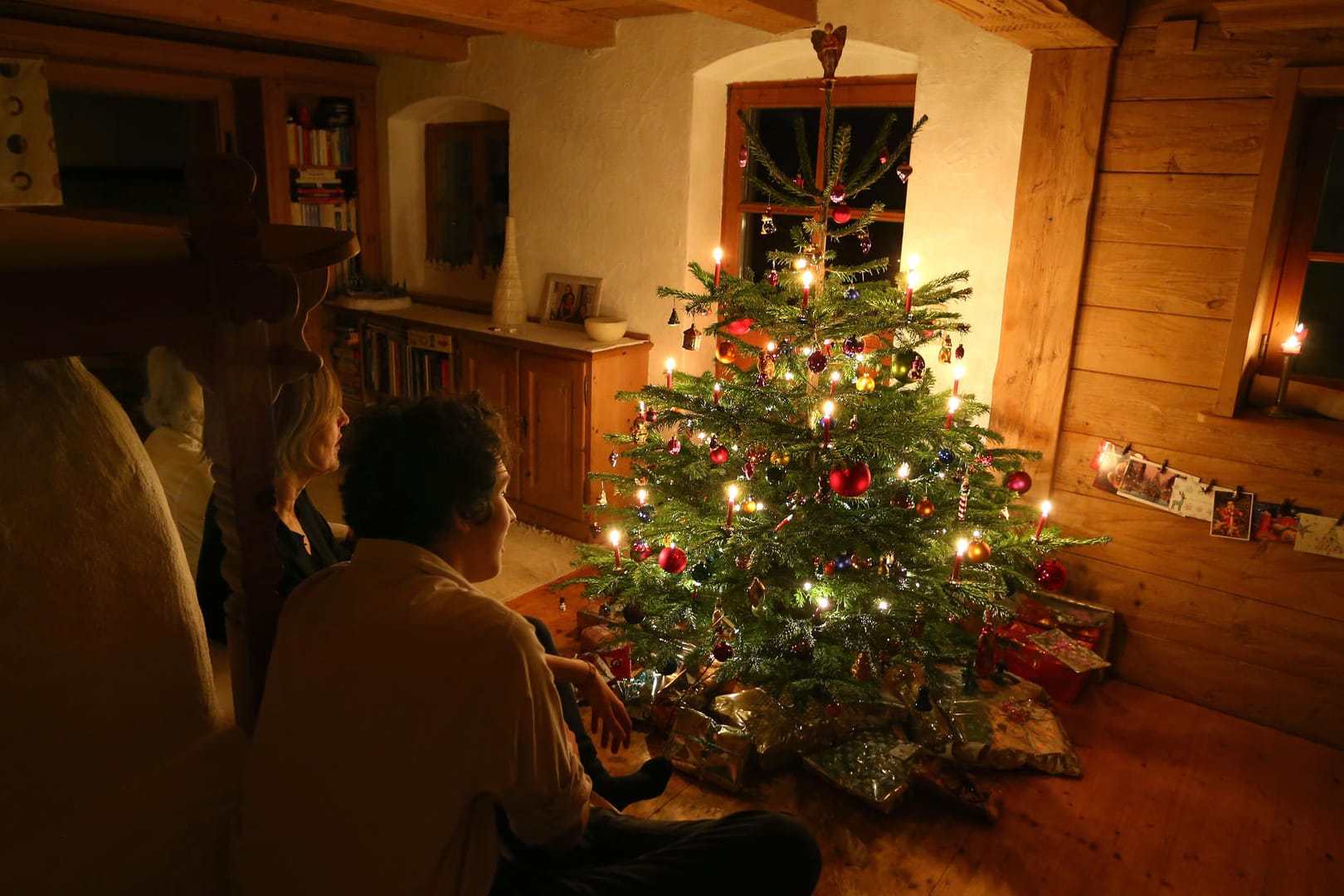 Weihnachten: Falls die Situation entgleitet, hilft es, mit völlig unpassenden Fragen das Thema zu wechseln.